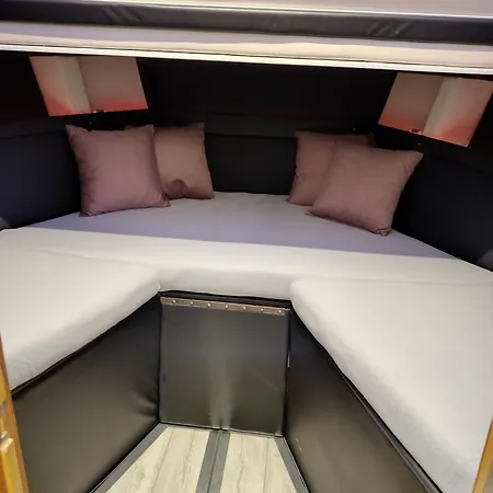 Anora Bateau-hôtel